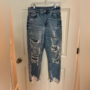 American Eagle distressed mom Jean size 6 regular